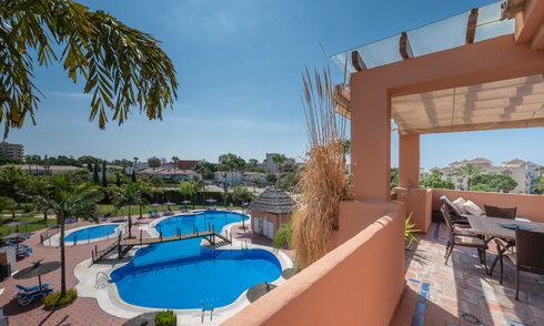 Penthouse met 5 slaapkamers te koop aan de strandzijde van de New Golden Mile, tussen Marbella en Estepona 36267