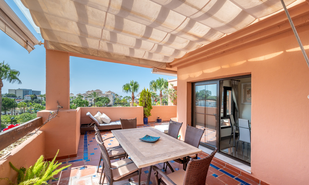 Penthouse met 5 slaapkamers te koop aan de strandzijde van de New Golden Mile, tussen Marbella en Estepona 36268