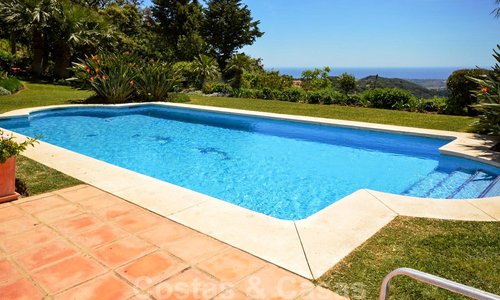 Stijlvolle rustieke luxevilla te koop met schitterend zeezicht in het exclusieve La Zagaleta Golfresort, Benahavis - Marbella 36280