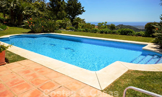 Stijlvolle rustieke luxevilla te koop met schitterend zeezicht in het exclusieve La Zagaleta Golfresort, Benahavis - Marbella 36280 