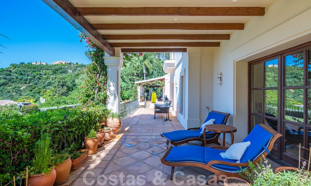 Stijlvolle rustieke luxevilla te koop met schitterend zeezicht in het exclusieve La Zagaleta Golfresort, Benahavis - Marbella 36301