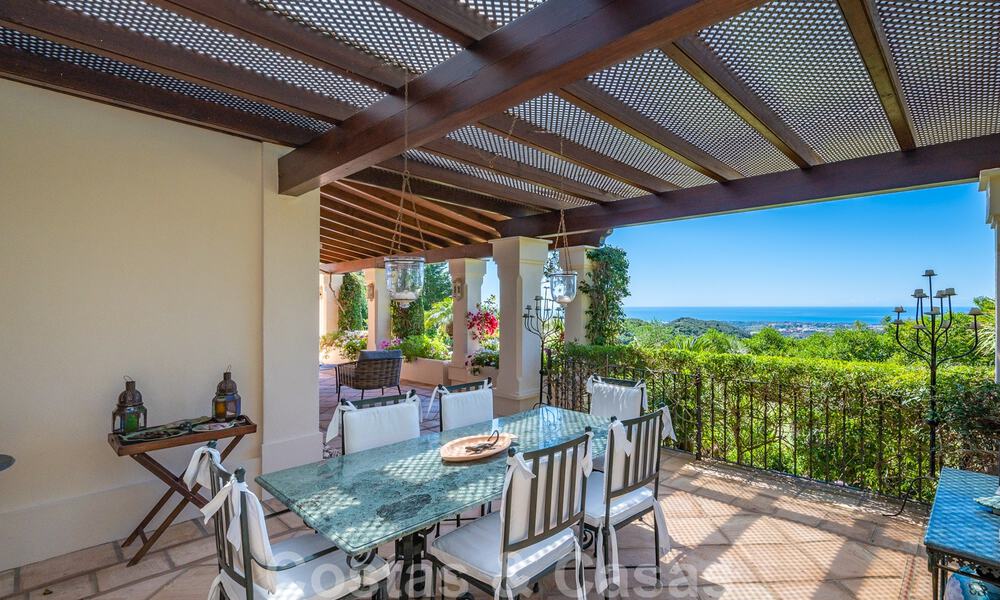 Stijlvolle rustieke luxevilla te koop met schitterend zeezicht in het exclusieve La Zagaleta Golfresort, Benahavis - Marbella 36303