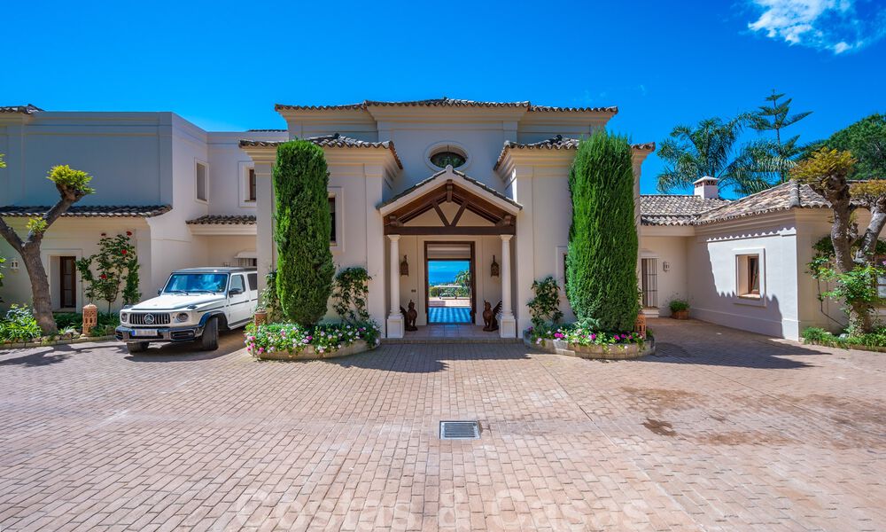 Stijlvolle rustieke luxevilla te koop met schitterend zeezicht in het exclusieve La Zagaleta Golfresort, Benahavis - Marbella 36306