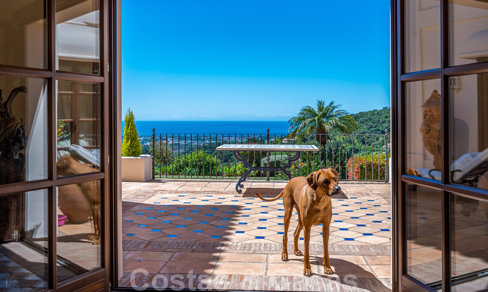 Stijlvolle rustieke luxevilla te koop met schitterend zeezicht in het exclusieve La Zagaleta Golfresort, Benahavis - Marbella 36308