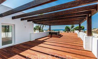 Moderne beachside villa te koop in Marbella-oost met zeezicht op een steenworp van goede en gezellige stranden 36448 