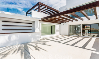 Moderne beachside villa te koop in Marbella-oost met zeezicht op een steenworp van goede en gezellige stranden 36454 
