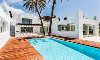 Moderne beachside villa te koop in Marbella-oost met zeezicht op een steenworp van goede en gezellige stranden 36455 