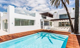 Moderne beachside villa te koop in Marbella-oost met zeezicht op een steenworp van goede en gezellige stranden 36456 