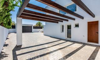 Moderne beachside villa te koop in Marbella-oost met zeezicht op een steenworp van goede en gezellige stranden 36457 