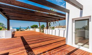 Moderne beachside villa te koop in Marbella-oost met zeezicht op een steenworp van goede en gezellige stranden 36459 