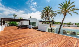 Moderne beachside villa te koop in Marbella-oost met zeezicht op een steenworp van goede en gezellige stranden 36463 