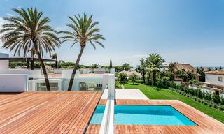 Moderne beachside villa te koop in Marbella-oost met zeezicht op een steenworp van goede en gezellige stranden 36464 