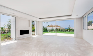 Moderne beachside villa te koop in Marbella-oost met zeezicht op een steenworp van goede en gezellige stranden 36471 
