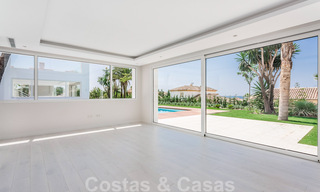 Moderne beachside villa te koop in Marbella-oost met zeezicht op een steenworp van goede en gezellige stranden 36477 