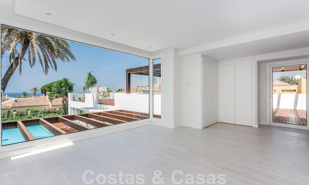 Moderne beachside villa te koop in Marbella-oost met zeezicht op een steenworp van goede en gezellige stranden 36483