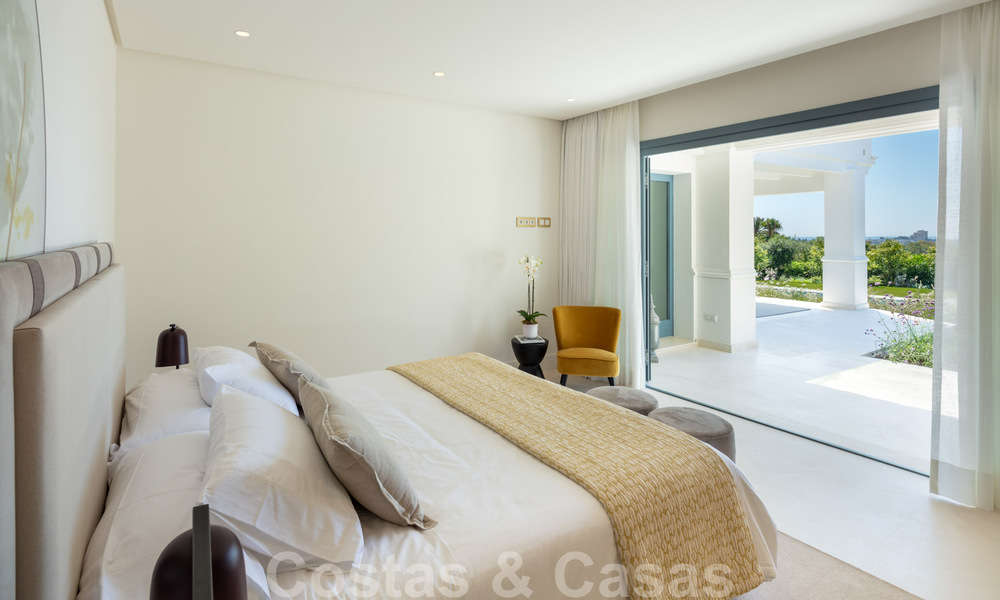 Zeer ruime luxevilla te koop in een Mediterrane stijl met een eigentijds design interieur in de Golf Vallei van Nueva Andalucia, Marbella 36513