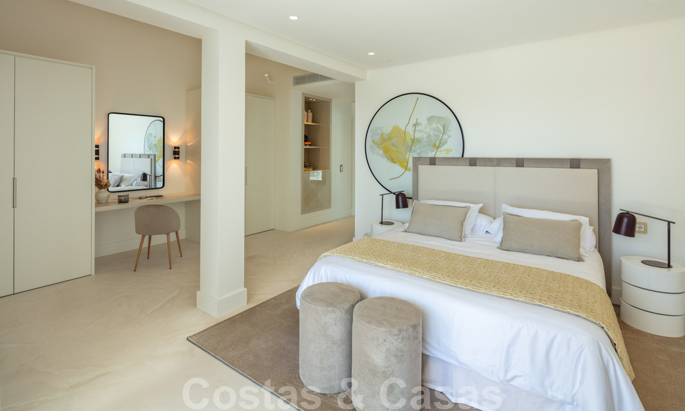 Zeer ruime luxevilla te koop in een Mediterrane stijl met een eigentijds design interieur in de Golf Vallei van Nueva Andalucia, Marbella 36514
