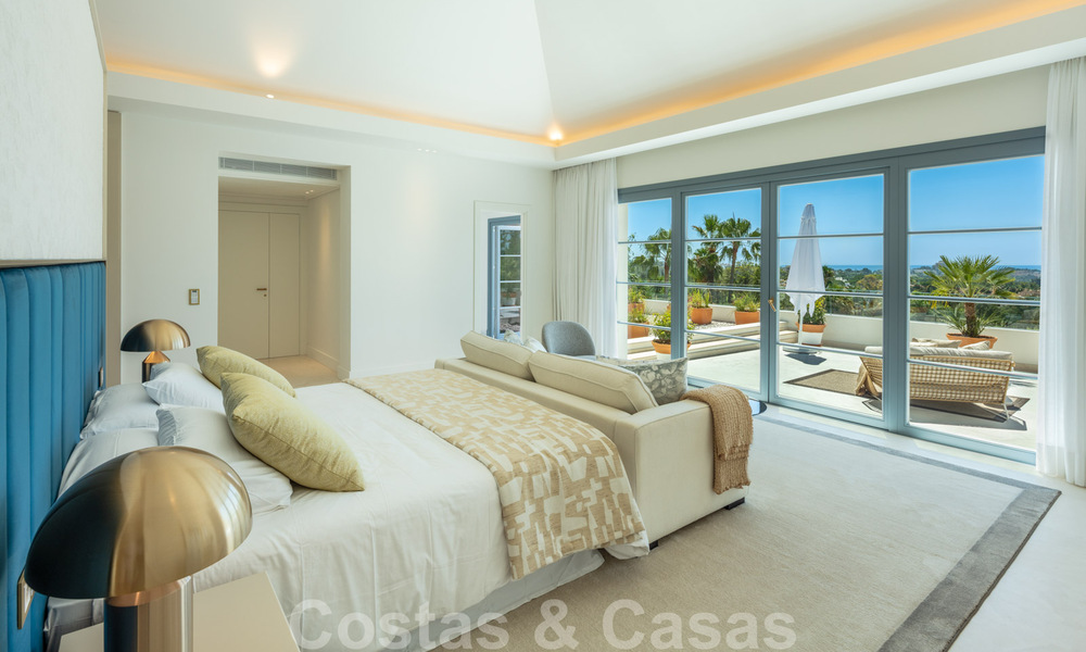 Zeer ruime luxevilla te koop in een Mediterrane stijl met een eigentijds design interieur in de Golf Vallei van Nueva Andalucia, Marbella 36518