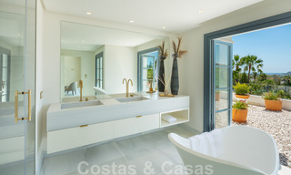 Zeer ruime luxevilla te koop in een Mediterrane stijl met een eigentijds design interieur in de Golf Vallei van Nueva Andalucia, Marbella 36520 