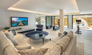 Zeer ruime luxevilla te koop in een Mediterrane stijl met een eigentijds design interieur in de Golf Vallei van Nueva Andalucia, Marbella 36522 