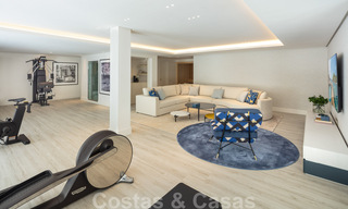 Zeer ruime luxevilla te koop in een Mediterrane stijl met een eigentijds design interieur in de Golf Vallei van Nueva Andalucia, Marbella 36523 