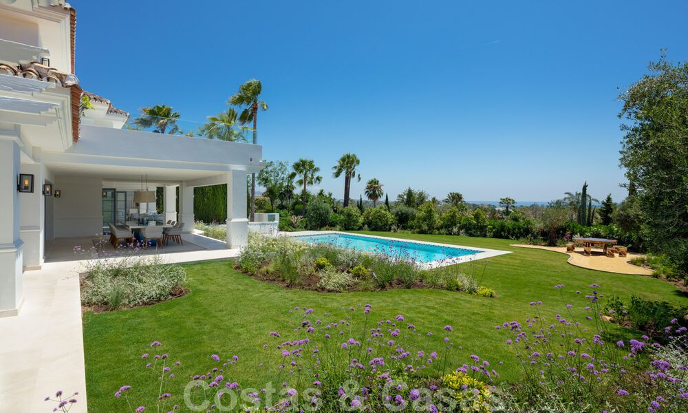 Zeer ruime luxevilla te koop in een Mediterrane stijl met een eigentijds design interieur in de Golf Vallei van Nueva Andalucia, Marbella 36524