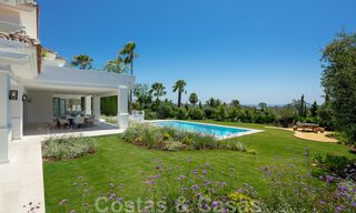 Zeer ruime luxevilla te koop in een Mediterrane stijl met een eigentijds design interieur in de Golf Vallei van Nueva Andalucia, Marbella 36524 