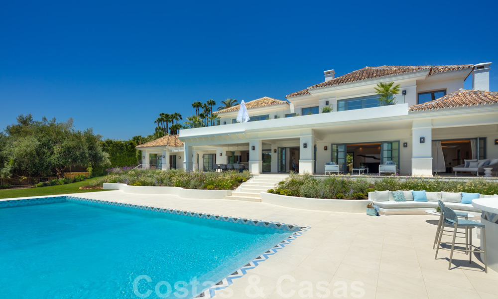 Zeer ruime luxevilla te koop in een Mediterrane stijl met een eigentijds design interieur in de Golf Vallei van Nueva Andalucia, Marbella 36527