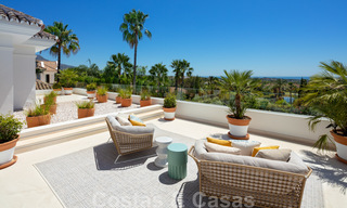 Zeer ruime luxevilla te koop in een Mediterrane stijl met een eigentijds design interieur in de Golf Vallei van Nueva Andalucia, Marbella 36534 