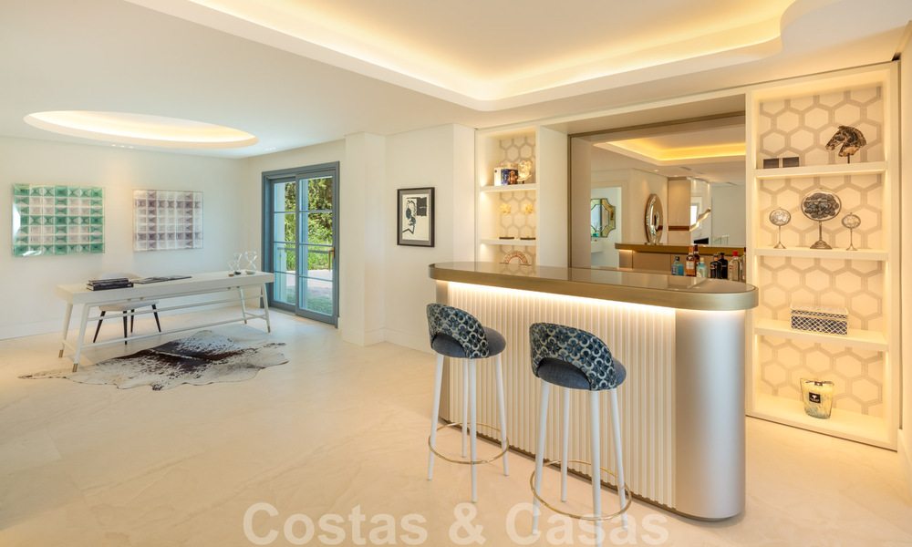 Zeer ruime luxevilla te koop in een Mediterrane stijl met een eigentijds design interieur in de Golf Vallei van Nueva Andalucia, Marbella 36539