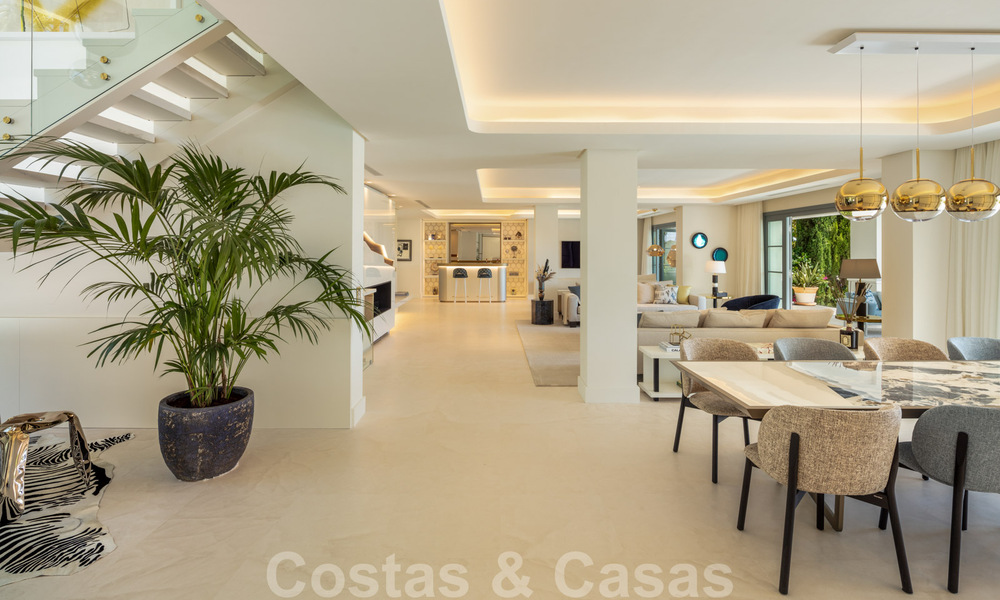 Zeer ruime luxevilla te koop in een Mediterrane stijl met een eigentijds design interieur in de Golf Vallei van Nueva Andalucia, Marbella 36540