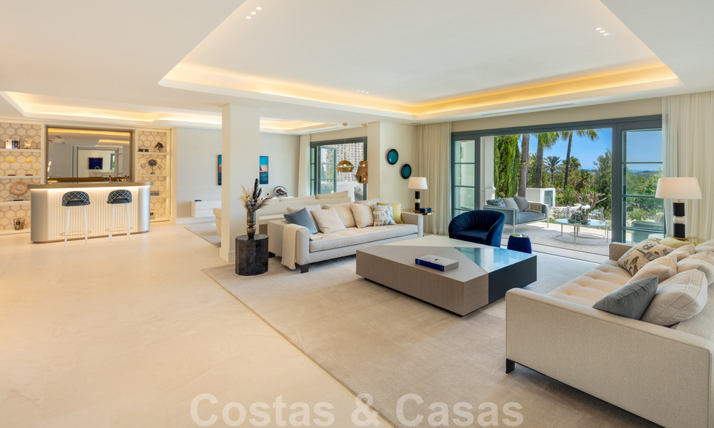 Zeer ruime luxevilla te koop in een Mediterrane stijl met een eigentijds design interieur in de Golf Vallei van Nueva Andalucia, Marbella 36541