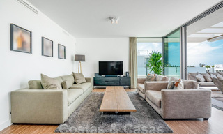 Instapklaar, modern designer penthouse te koop met 3 slaapkamers in een luxueus woonoord in Marbella - Estepona 36724 