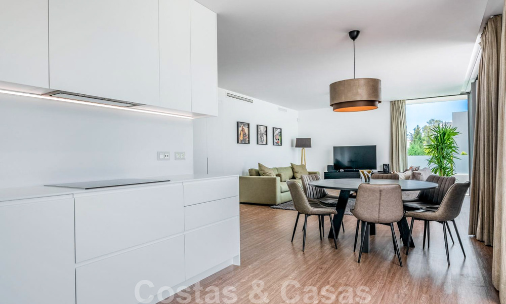 Instapklaar, modern designer penthouse te koop met 3 slaapkamers in een luxueus woonoord in Marbella - Estepona 36728