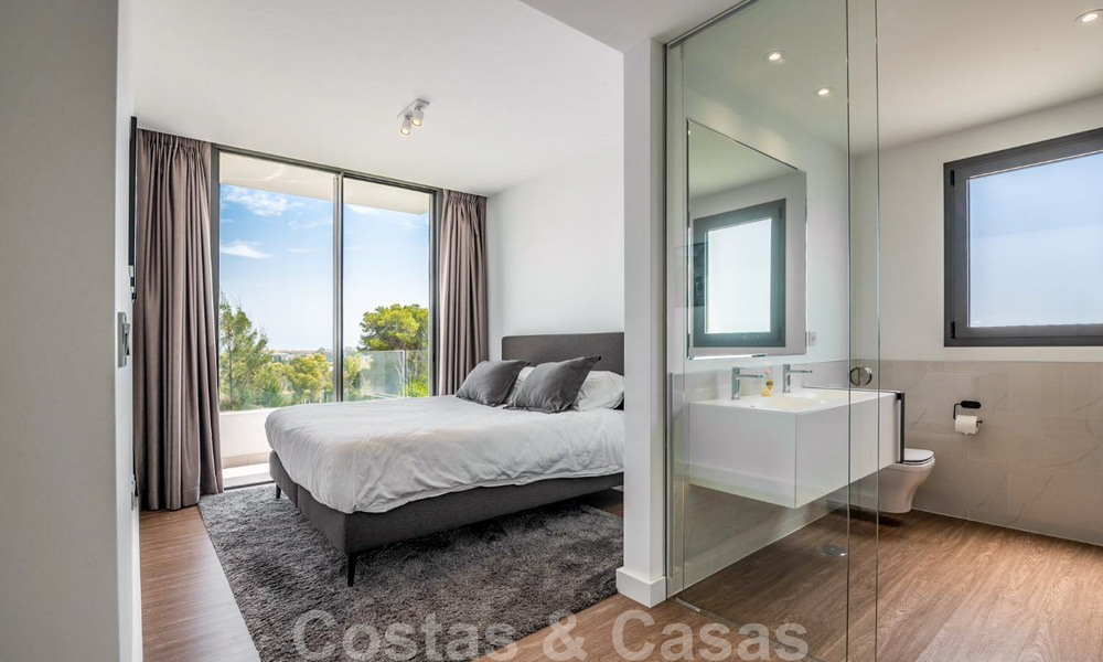 Instapklaar, modern designer penthouse te koop met 3 slaapkamers in een luxueus woonoord in Marbella - Estepona 36731