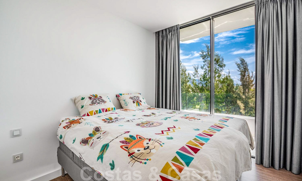 Instapklaar, modern designer penthouse te koop met 3 slaapkamers in een luxueus woonoord in Marbella - Estepona 36733