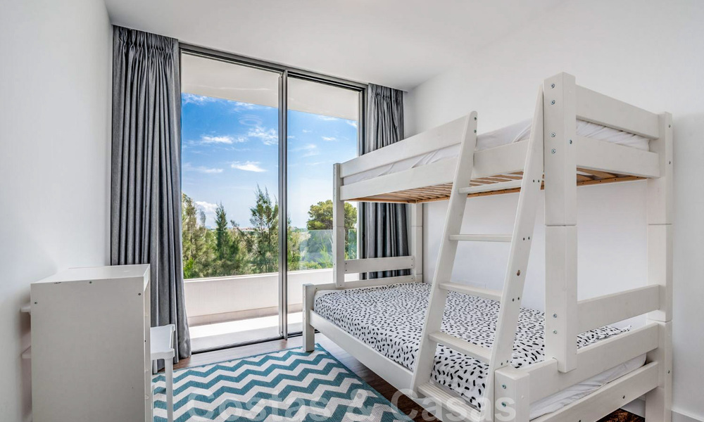 Instapklaar, modern designer penthouse te koop met 3 slaapkamers in een luxueus woonoord in Marbella - Estepona 36734