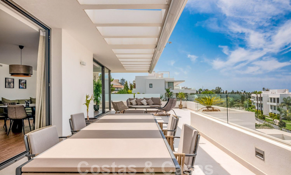 Instapklaar, modern designer penthouse te koop met 3 slaapkamers in een luxueus woonoord in Marbella - Estepona 36737