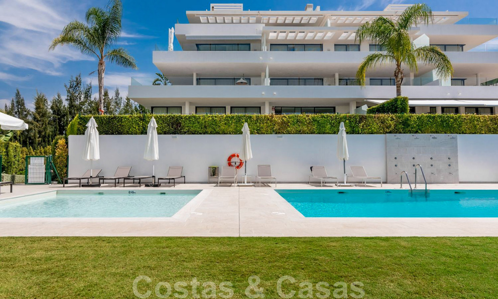 Instapklaar, modern designer penthouse te koop met 3 slaapkamers in een luxueus woonoord in Marbella - Estepona 36741