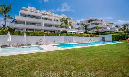 Instapklaar, modern designer penthouse te koop met 3 slaapkamers in een luxueus woonoord in Marbella - Estepona 36742