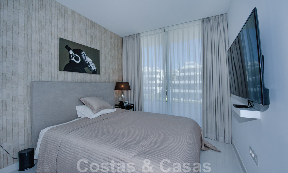 Instapklaar, ruim modern design penthouse te koop in luxueus complex in Marbella - Estepona 36959