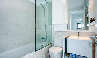 Instapklaar, ruim modern design penthouse te koop in luxueus complex in Marbella - Estepona 36961 