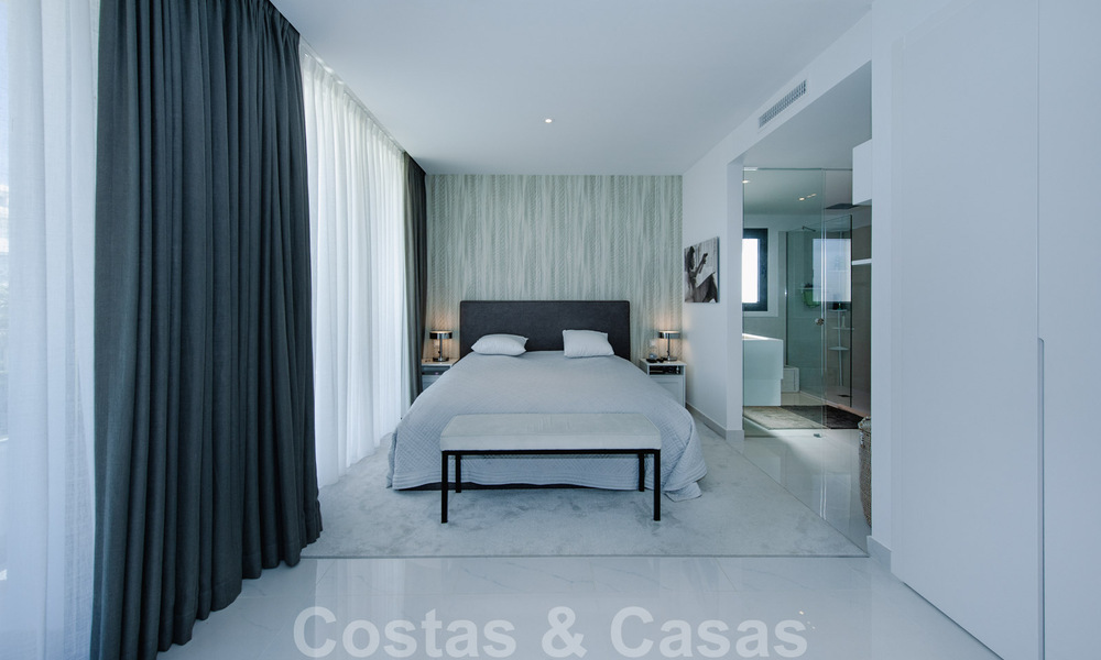 Instapklaar, ruim modern design penthouse te koop in luxueus complex in Marbella - Estepona 36962