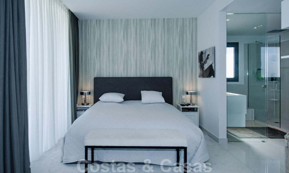 Instapklaar, ruim modern design penthouse te koop in luxueus complex in Marbella - Estepona 36963