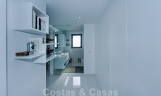 Instapklaar, ruim modern design penthouse te koop in luxueus complex in Marbella - Estepona 36968 