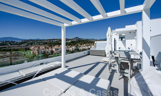 Instapklaar, ruim modern design penthouse te koop in luxueus complex in Marbella - Estepona 36971 