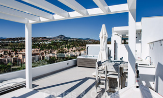 Instapklaar, ruim modern design penthouse te koop in luxueus complex in Marbella - Estepona 36972 