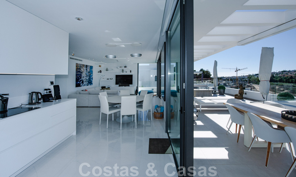 Instapklaar, ruim modern design penthouse te koop in luxueus complex in Marbella - Estepona 36975