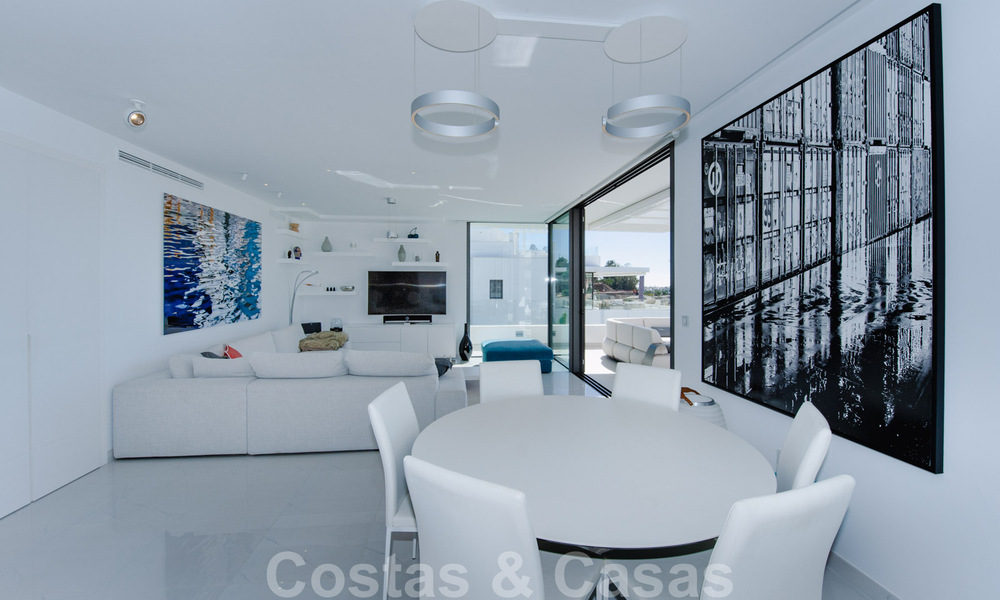 Instapklaar, ruim modern design penthouse te koop in luxueus complex in Marbella - Estepona 36977