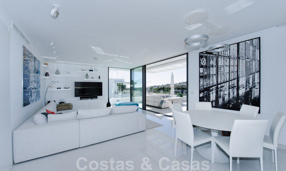 Instapklaar, ruim modern design penthouse te koop in luxueus complex in Marbella - Estepona 36978